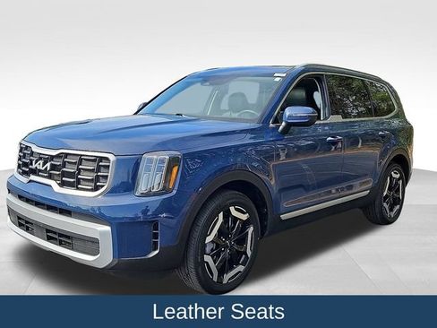 Used 2025 Kia Telluride S FWD image 4