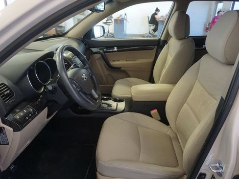 Used 2011 Kia Sorento 2WD w/ Convenience Pkg image 16