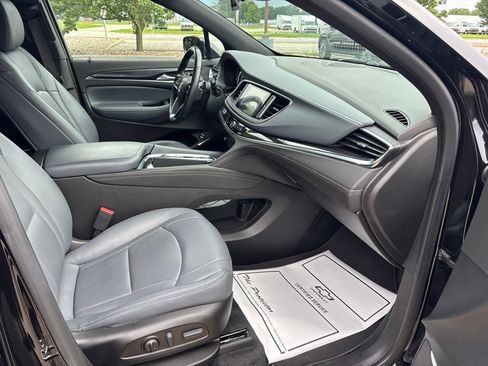 Used 2023 Buick Enclave Essence FWD image 20