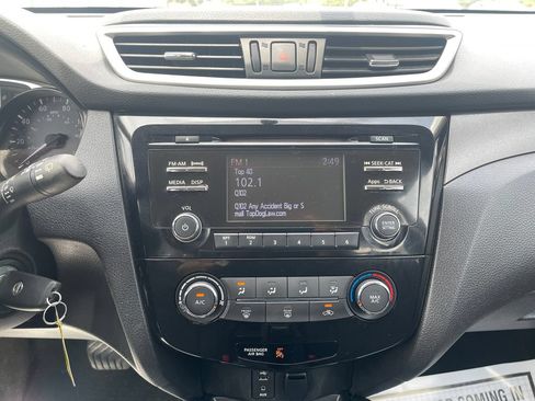 Used 2016 Nissan Rogue S AWD/4WD image 29