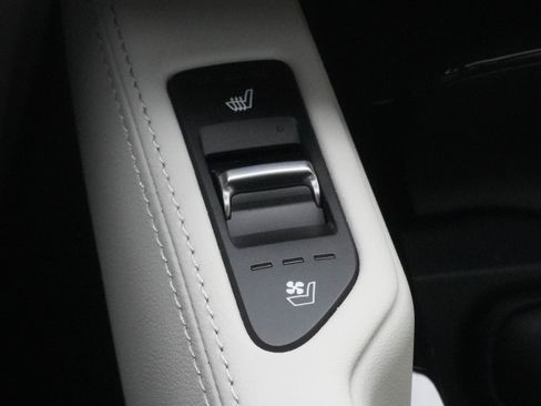 Used 2025 Kia Telluride EX w/ EX Captain's Chair Package image 26