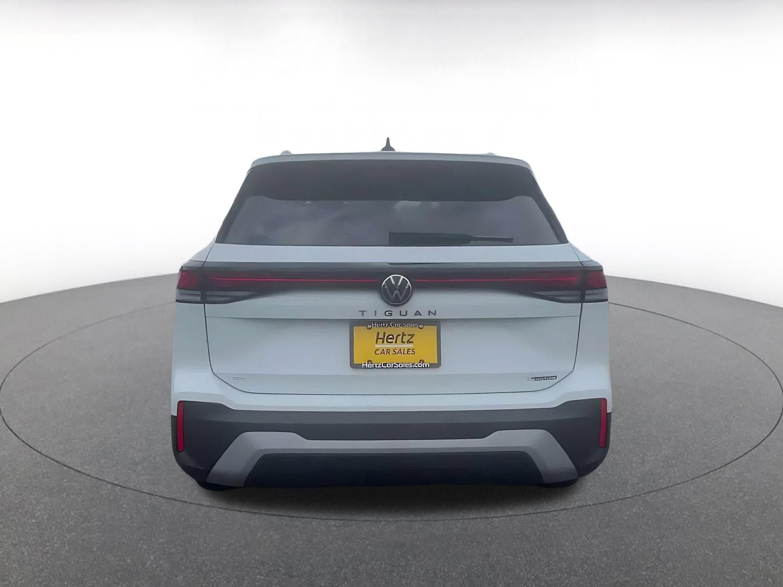 Used 2026 Volkswagen Tiguan SE AWD/4WD image 12