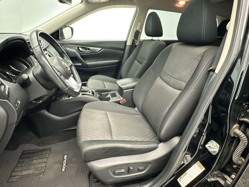 Used 2019 Nissan Rogue SV w/ Sun & Sound Touring Package AWD/4WD image 5