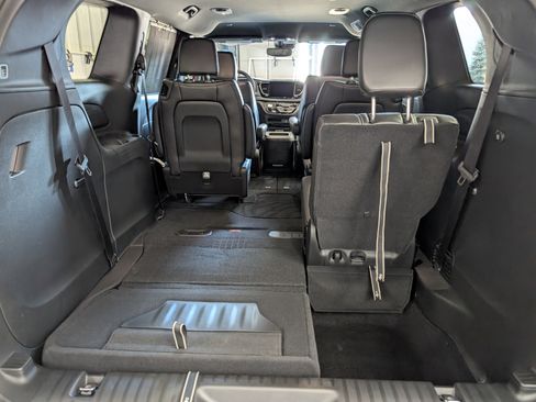 New 2026 Chrysler Pacifica Select image 23