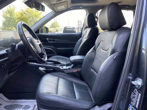 Used 2024 Kia Telluride EX w/ EX Captain's Chair Package FWD image 16