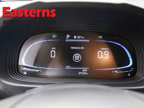 Used 2023 Hyundai Venue Limited image 18