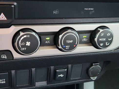 Used 2022 Toyota Tacoma SR RWD image 18