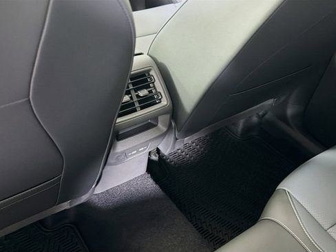New 2026 Volkswagen Tiguan SE R-Line FWD image 25