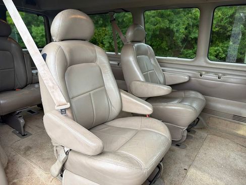 Used 2001 Chevrolet Express 1500 LT RWD image 22
