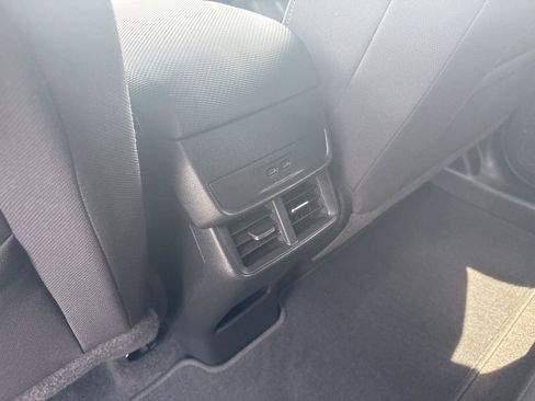 Used 2025 Chevrolet Equinox LT FWD image 11