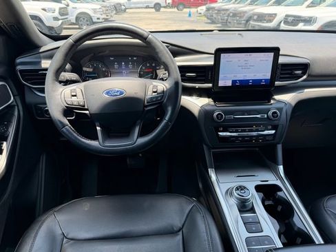 Used 2020 Ford Explorer XLT w/ Equipment Group 202A RWD image 13