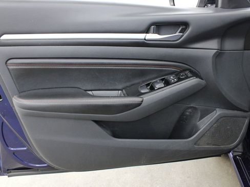 Used 2023 Nissan Altima 2.5 SR w/ SR Premium Package FWD image 17