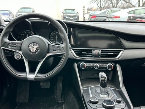 Used 2017 Alfa Romeo Giulia Base image 12