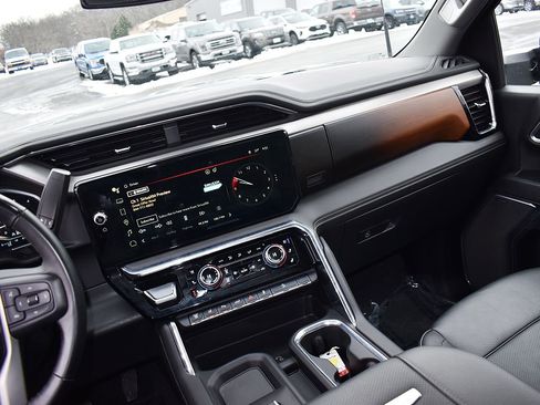 Used 2025 GMC Sierra 2500 Denali image 18