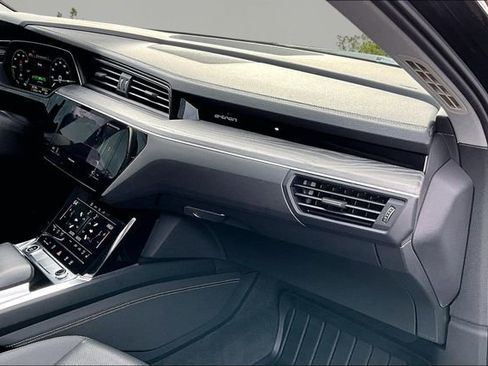 Used 2021 Audi e-tron Premium Plus w/ Premium Plus Package image 15