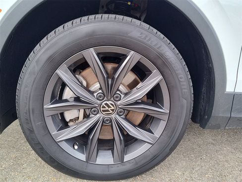 Used 2022 Volkswagen Tiguan SE image 19