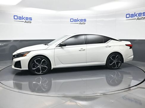 Used 2024 Nissan Altima 2.5 SR w/ SR Premium Package image 5