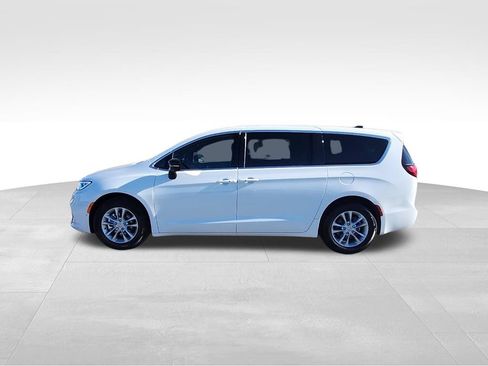 New 2026 Chrysler Pacifica Select FWD image 15