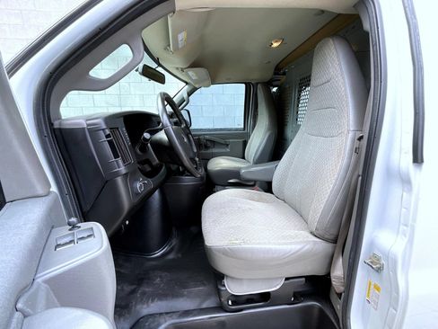Used 2021 Chevrolet Express 2500 w/ Driver Convenience Package RWD image 10