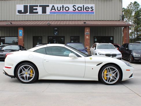 Used 2015 Ferrari California T image 15