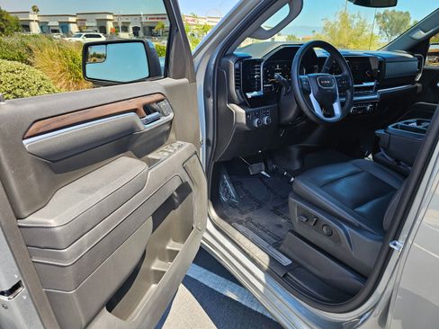 Used 2025 GMC Sierra 1500 SLT AWD/4WD image 15