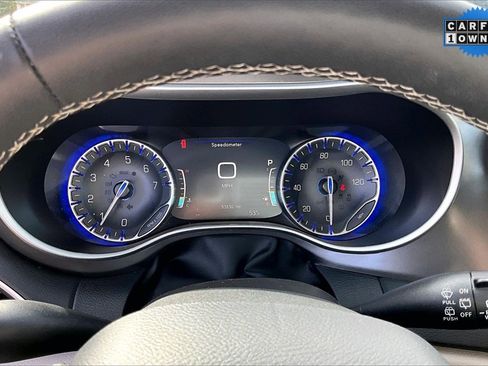 Used 2024 Chrysler Pacifica Touring-L image 20