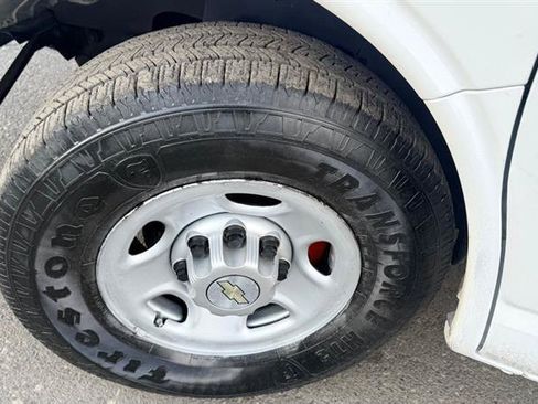 Used 2011 Chevrolet Express 2500 RWD image 34