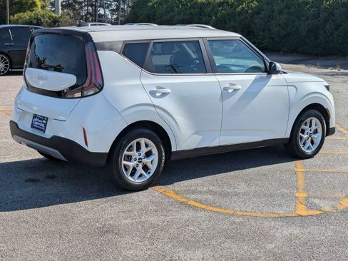 Used 2024 Kia Soul LX w/ Option Group 015 FWD image 4