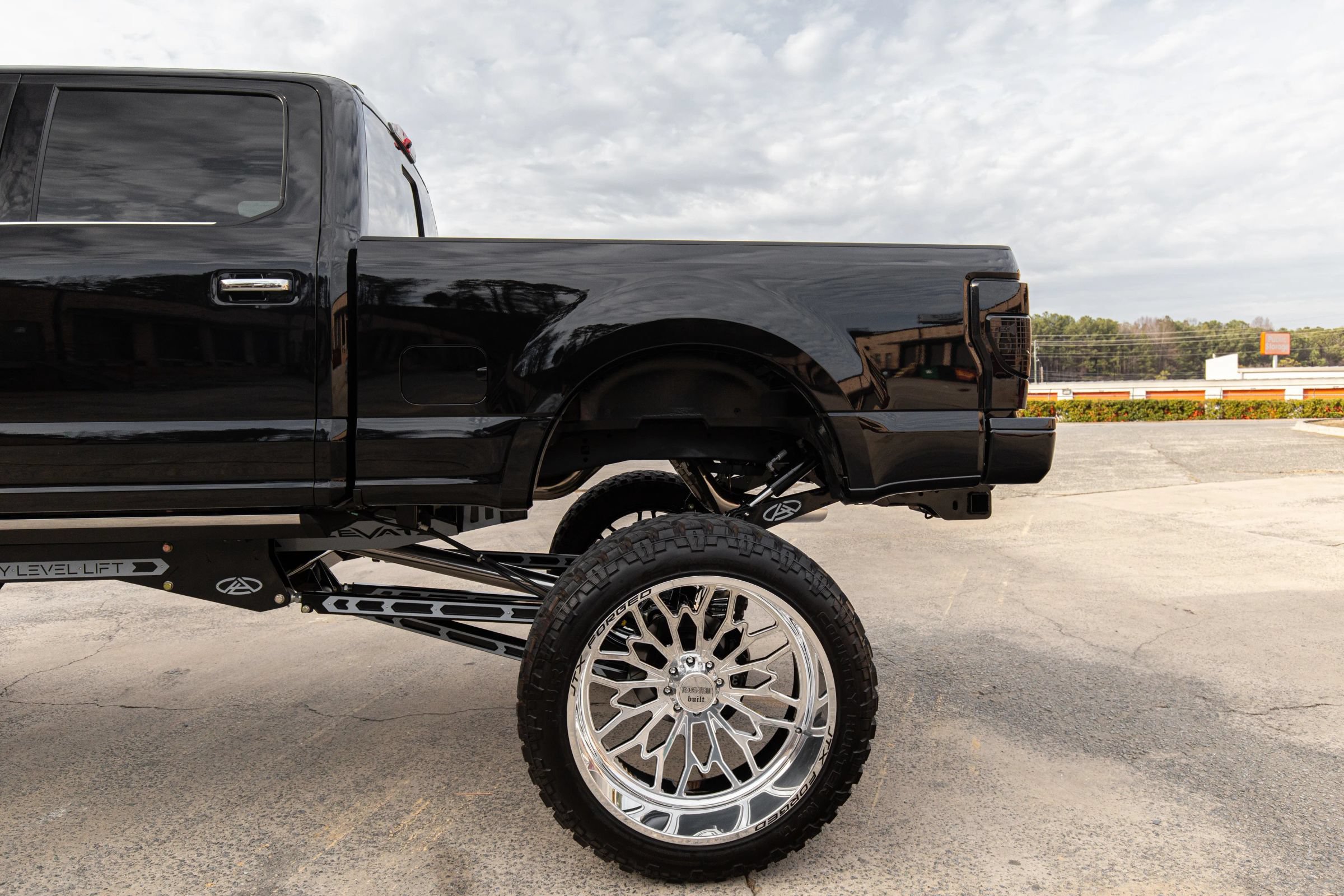 Used 2022 Ford F350 Platinum AWD/4WD image 11