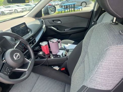 Used 2023 Nissan Rogue SV image 11