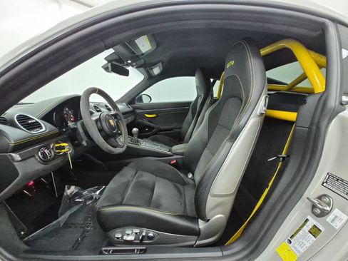 Certified 2020 Porsche 718 Cayman GT4 RWD image 5