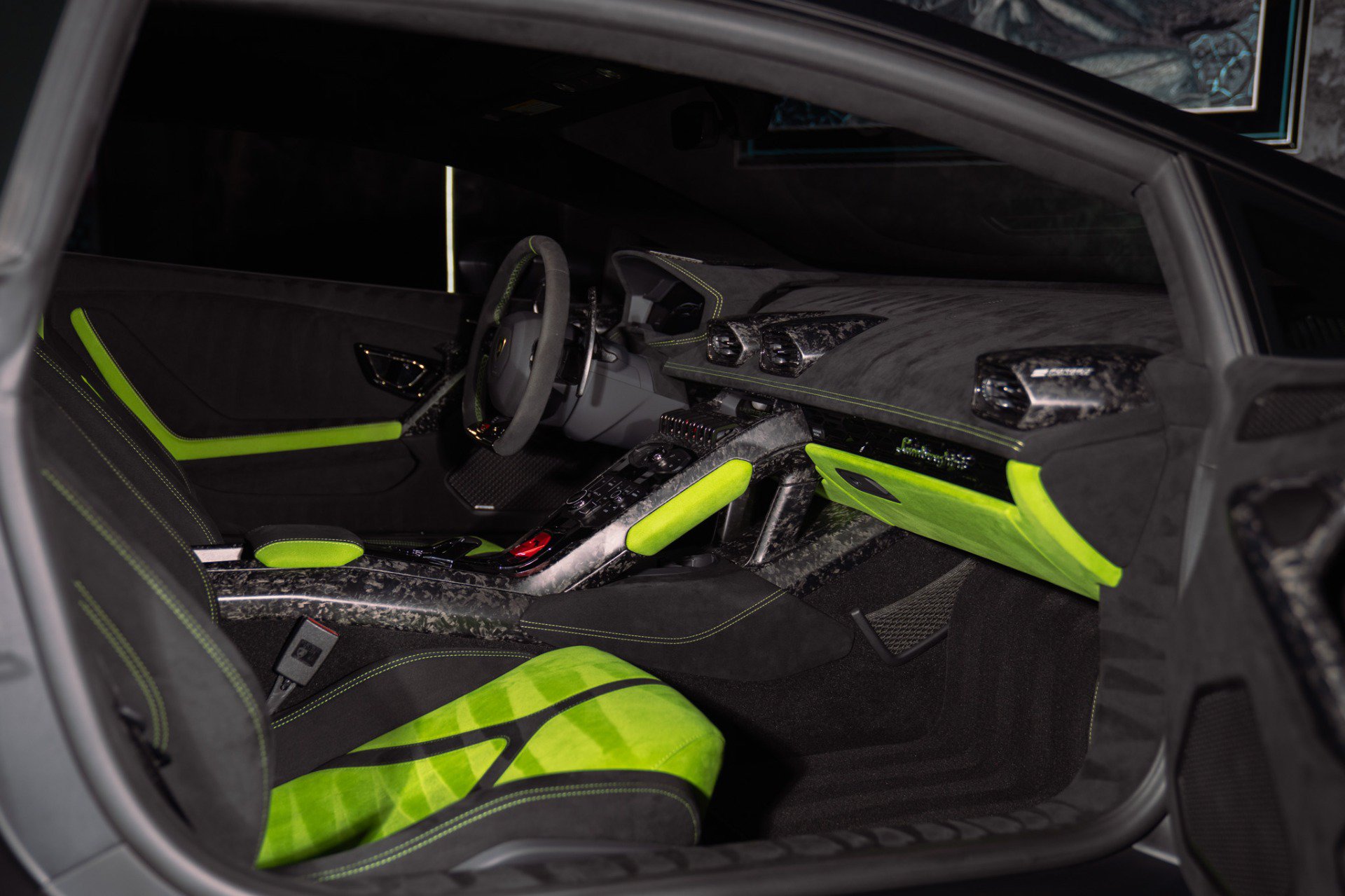 Used 2018 Lamborghini Huracan Performante AWD/4WD image 52