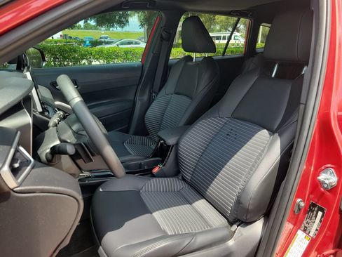 Used 2025 Toyota Corolla Cross AWD Hybrid w/ Convenience Package image 17