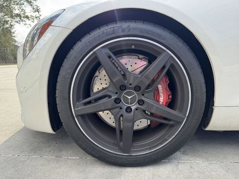 Used 2018 Mercedes-Benz AMG GT Roadster image 4