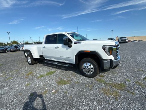 New 2026 GMC Sierra 3500 SLT w/ SLT Premium Package AWD/4WD image 23