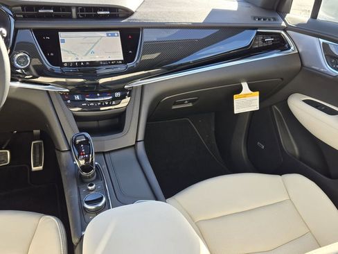 New 2025 Cadillac XT6 Sport image 33