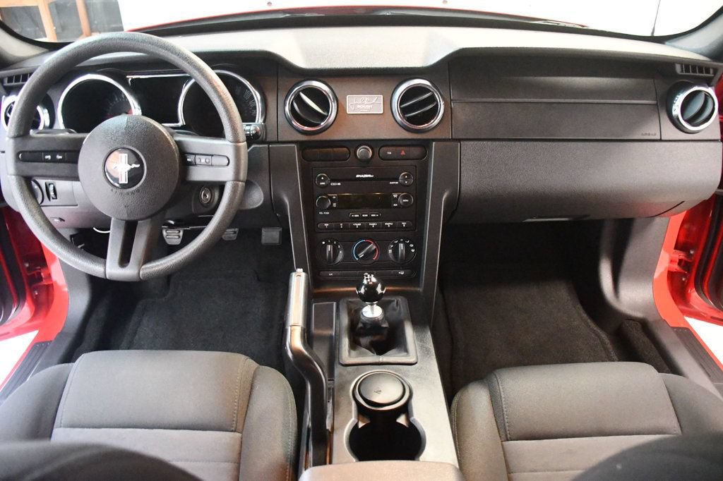 Used 2005 Ford Mustang GT RWD image 5