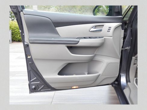 Used 2016 Honda Odyssey Touring Elite image 31