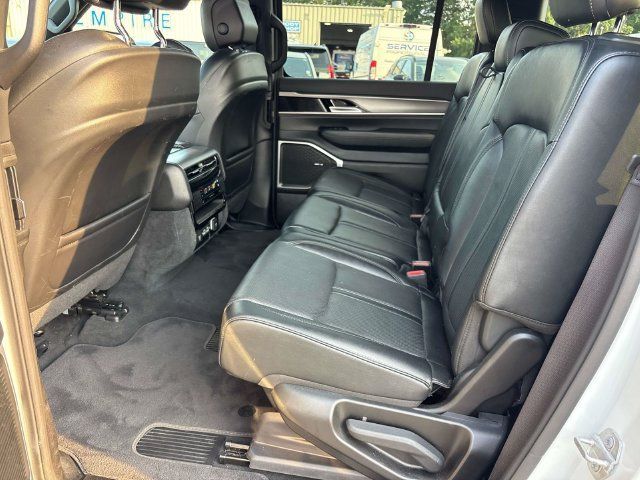 Used 2025 Jeep Wagoneer Series II AWD/4WD image 11