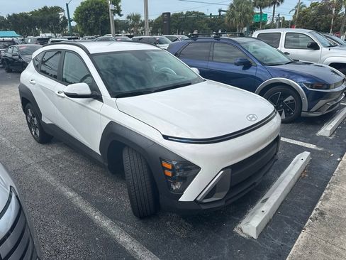Used 2025 Hyundai Kona SEL FWD image 4