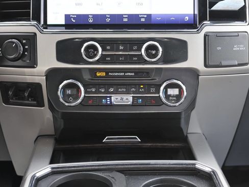 Used 2022 Ford F250 Lariat w/ Lariat Ultimate Package AWD/4WD image 21