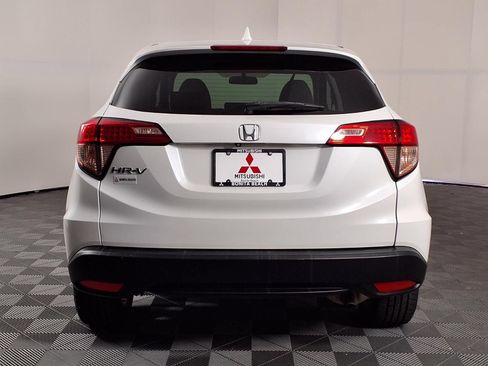 Used 2018 Honda HR-V LX image 6