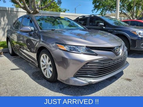 Used 2019 Toyota Camry LE image 11