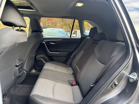 Used 2025 Toyota RAV4 XLE image 37