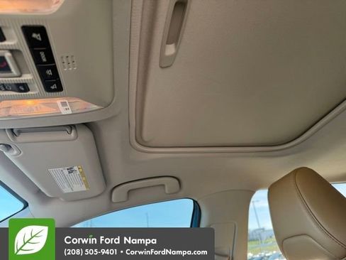 Used 2021 Toyota RAV4 XLE Premium image 12