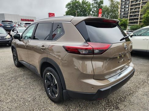 Certified 2024 Nissan Rogue SV w/ SV Premium Package AWD/4WD image 3