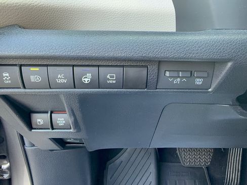 Certified 2023 Toyota Sienna Platinum AWD/4WD image 21