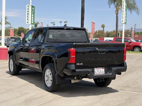Certified 2025 Toyota Tacoma SR5 AWD/4WD image 4