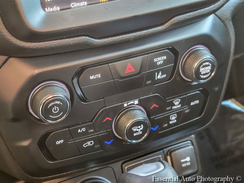 Used 2023 Jeep Renegade Latitude AWD/4WD image 19