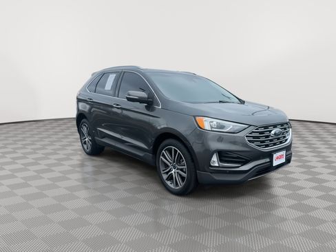 Used 2020 Ford Edge Titanium image 2